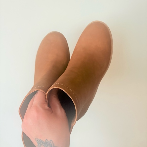 Torrid Cognac Platform Lug Chelsea Boots 13W - Picture 3 of 8